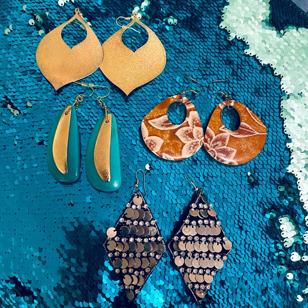 3 FOR $15!!! Bundle of 4 Fashion/costume Earring Pairs